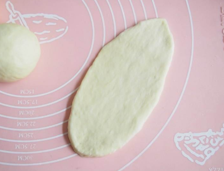 早餐想吃鸡蛋灌饼,手把手教你做,饼香酥蛋鲜香,早起30分钟搞定(家做鸡蛋灌饼的做法)