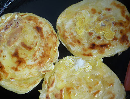 早餐想吃鸡蛋灌饼,手把手教你做,饼香酥蛋鲜香,早起30分钟搞定(家做鸡蛋灌饼的做法)