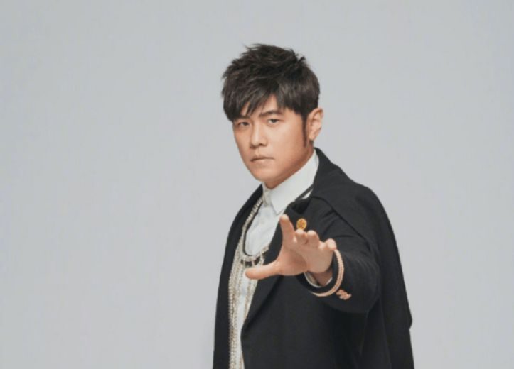 周杰伦祝大家母亲节快乐,刚生完三胎的昆凌,疑似出现身材焦虑-周杰伦和昆凌多大结婚