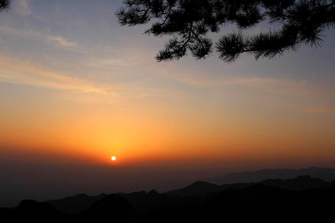 “自古华山一条路”,一分钟告诉你西岳华山怎么爬,快收藏吧-去西岳华山怎么玩