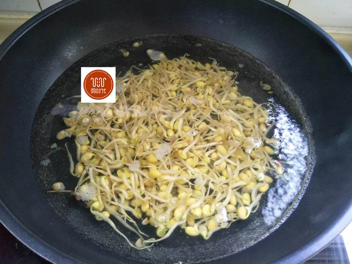 豆芽和它天生是一对,简单一炒,好吃死了,三天不吃馋的慌!(豆芽和什么炒比较好吃?)