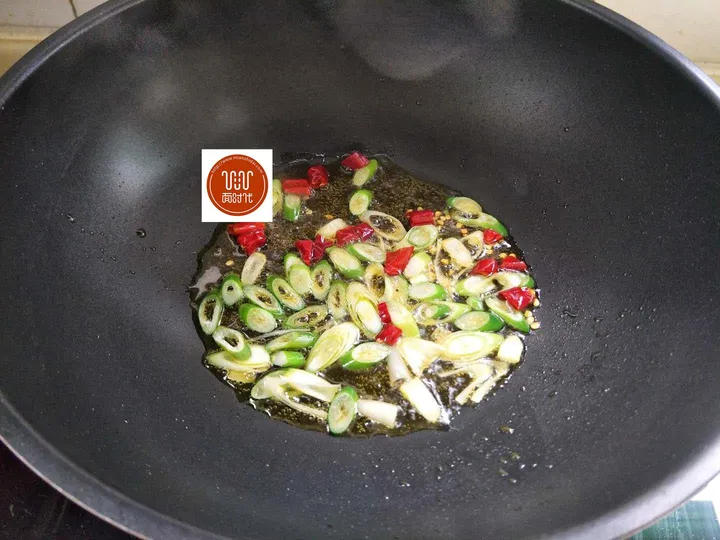 豆芽和它天生是一对,简单一炒,好吃死了,三天不吃馋的慌!(豆芽和什么炒比较好吃?)