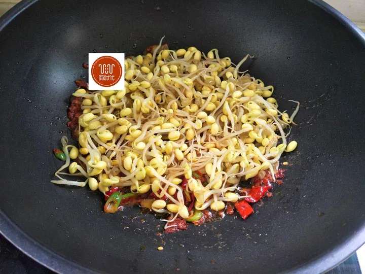 豆芽和它天生是一对,简单一炒,好吃死了,三天不吃馋的慌!(豆芽和什么炒比较好吃?)