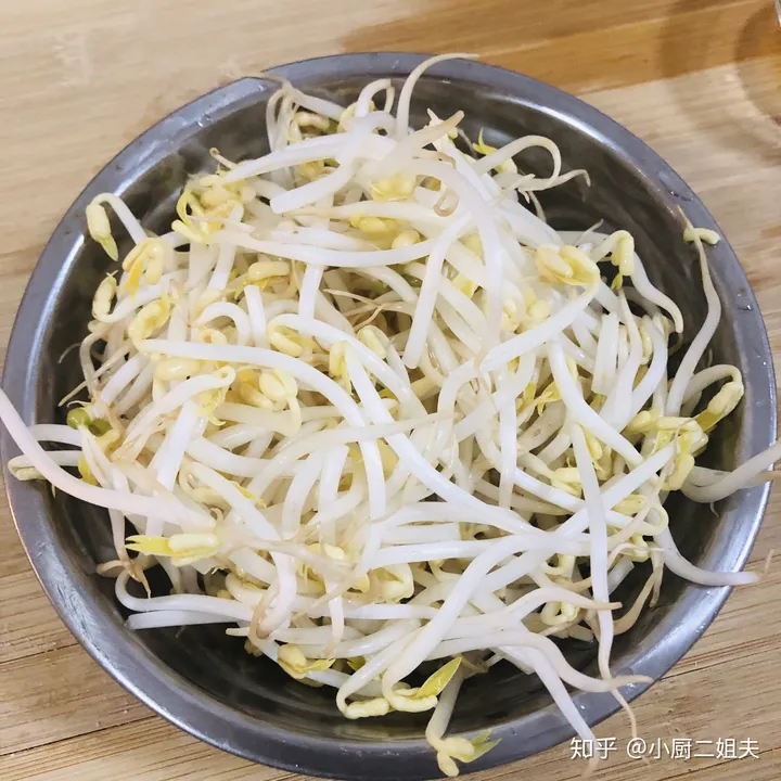 一块钱一大把的豆芽菜怎么吃?二姐夫教你两分钟做爆炒豆芽菜!(豆芽菜这么做好吃)