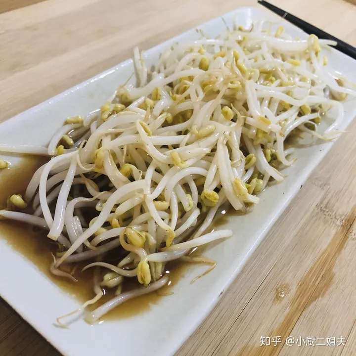 一块钱一大把的豆芽菜怎么吃?二姐夫教你两分钟做爆炒豆芽菜!(豆芽菜这么做好吃)