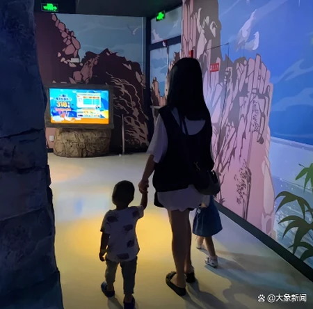 重庆姐弟坠亡案宣判后母亲祭奠孩子:再等等,一定为你们讨回公道-重庆姐弟坠亡案庭审现场视频完整版