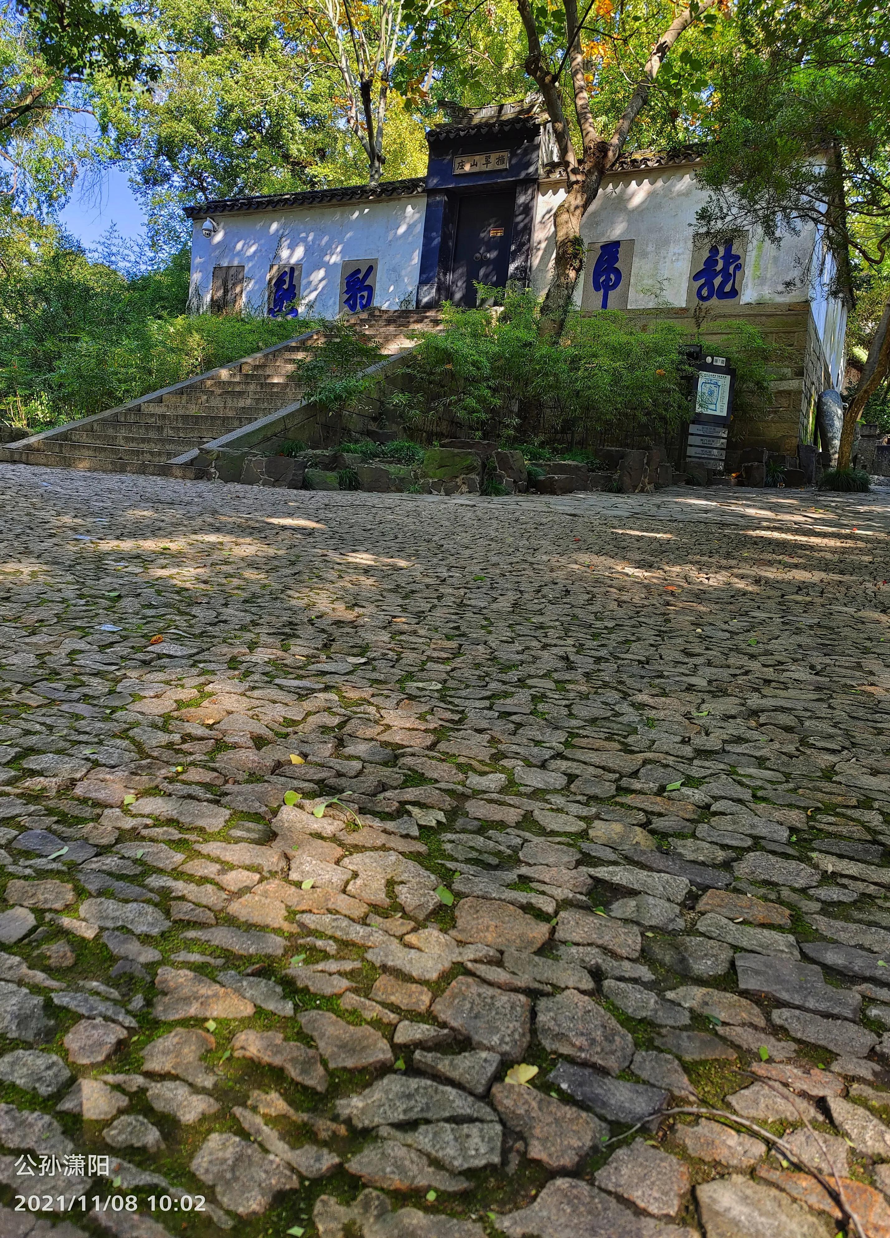 重游虎丘,方知一步一典故(游虎丘小记文言文原文及翻译及注释)