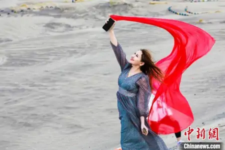 新疆博州精河县第六届木特塔尔沙漠文化旅游节开幕(博尔塔拉精河县属于哪个市)