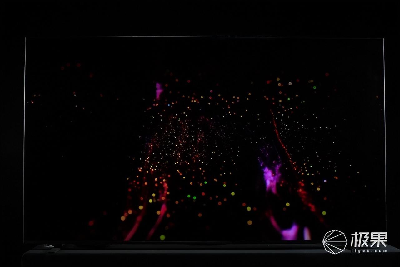 2023年度爆款王:海信电视U7K 不一样的视觉感受(海信u7f电视深度评测)