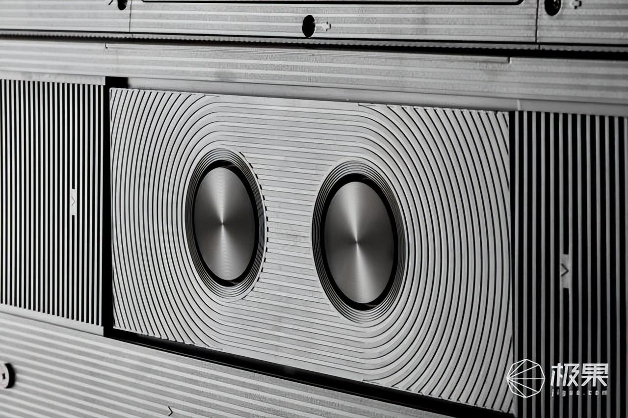 2023年度爆款王:海信电视U7K 不一样的视觉感受(海信u7f电视深度评测)