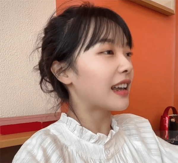 “挖呀挖”黄老师开始转型:素颜遭吐槽 “丑”局长解围-黄老师什么意思