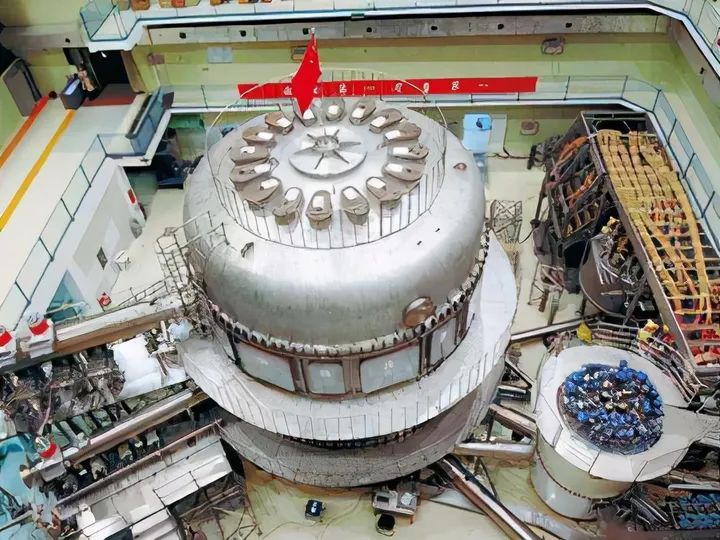 合肥“人造太阳”7000万℃运行超千秒创新纪录,更大的一台建造中(合肥的人造太阳能参观么)