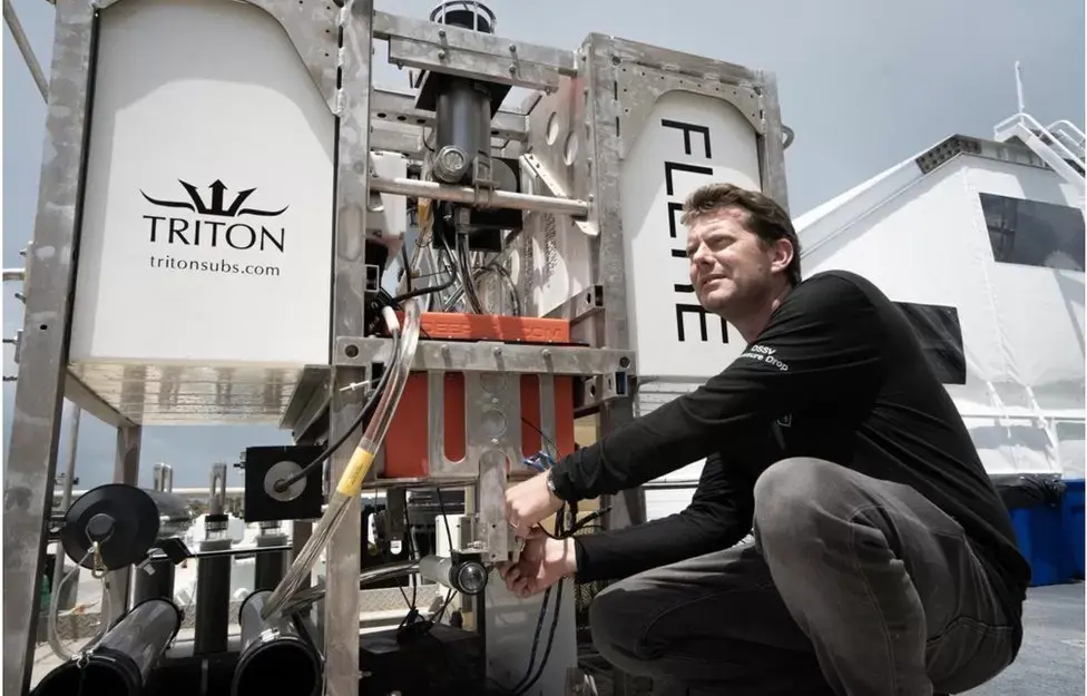 打破纪录!科学家在深海8336米找到一群小鱼,能活下来简直奇迹!(在海底的小鱼叫什么)