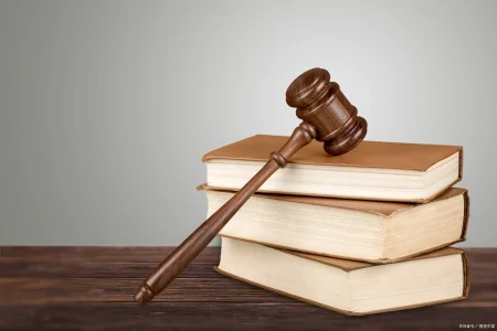 女生地铁控诉男孩摸屁股被家长反呛,我也想摸摸!(女子地铁嚎啕大哭)