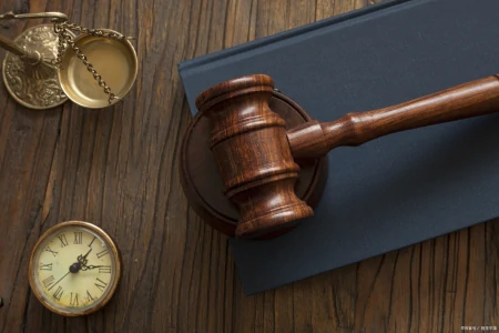 女生地铁控诉男孩摸屁股被家长反呛,我也想摸摸!(女子地铁嚎啕大哭)