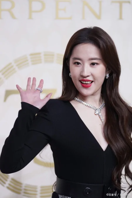 刘亦菲曾被校园霸凌,什么时候开始,霸凌竟也成为一种“炫耀”了-刘亦菲 哪一年