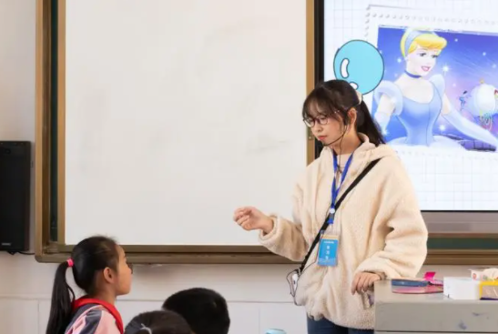 13岁学生当老板了?校方调查后回应,网友霸气回怼:关你什么事(十二岁学生当校长电视)