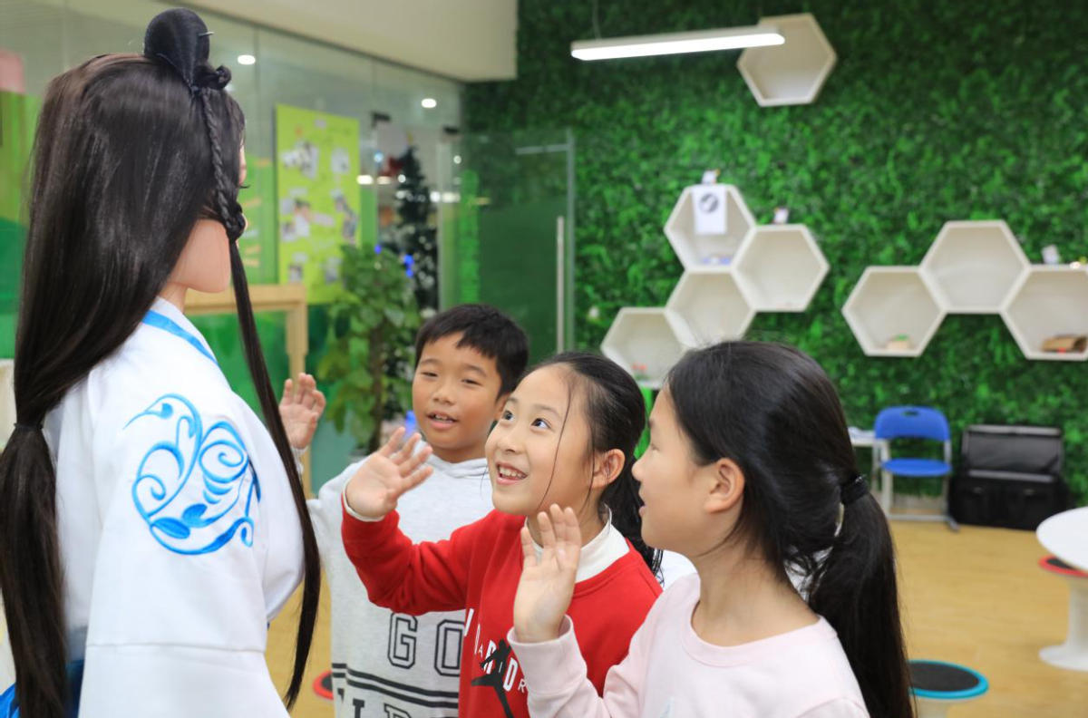 老师发现13岁学生是公司老板,校方有回应,网友:我31了还在打工(老师发现了怎么办)