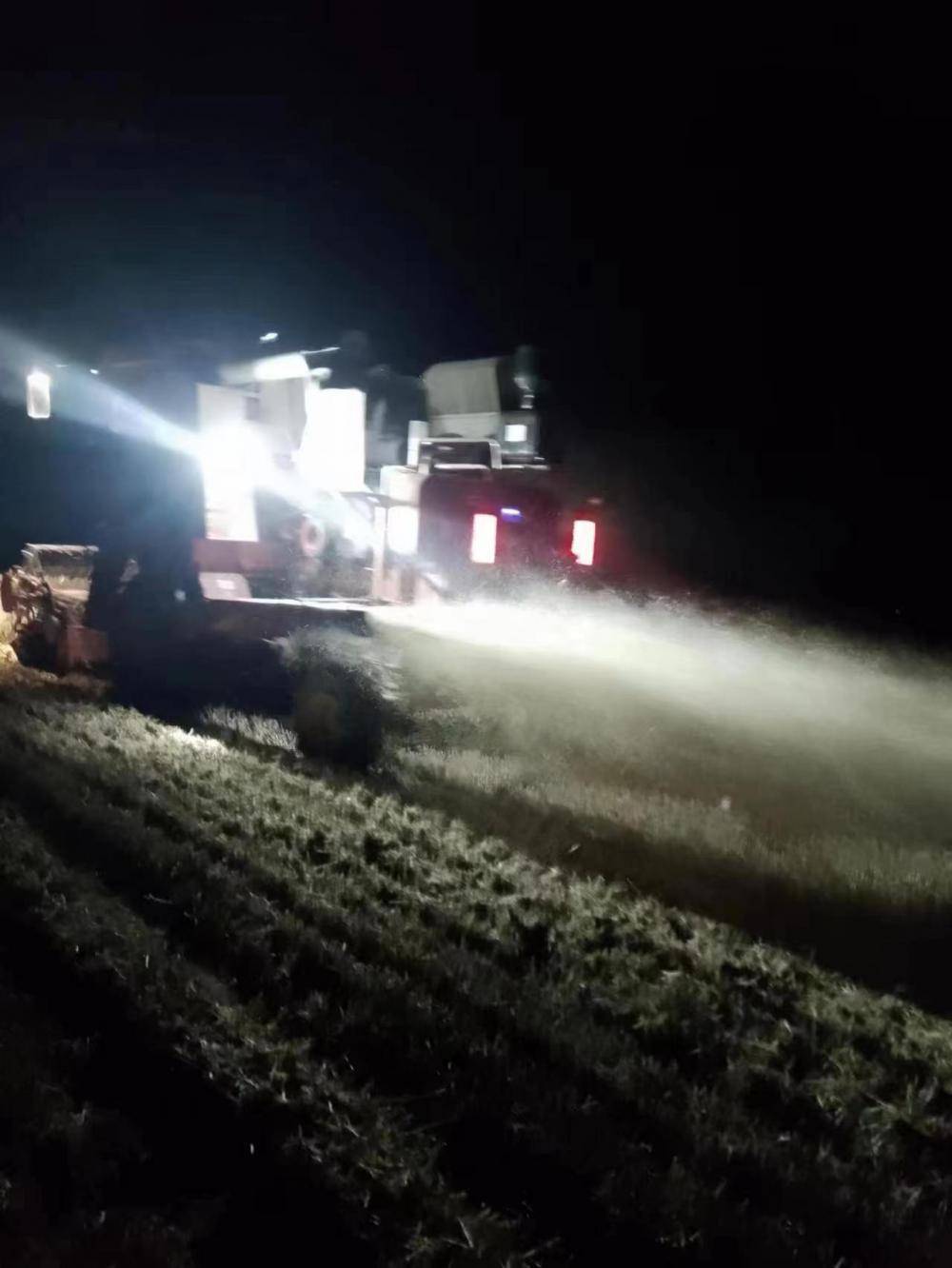 六问“河南南阳上百台收割机无法下高速事件”-河南收割机厂