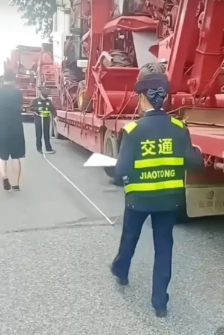 大快人心!河南官方终于出手了,河南收割机下不了高速-收麦机多少钱一台河南