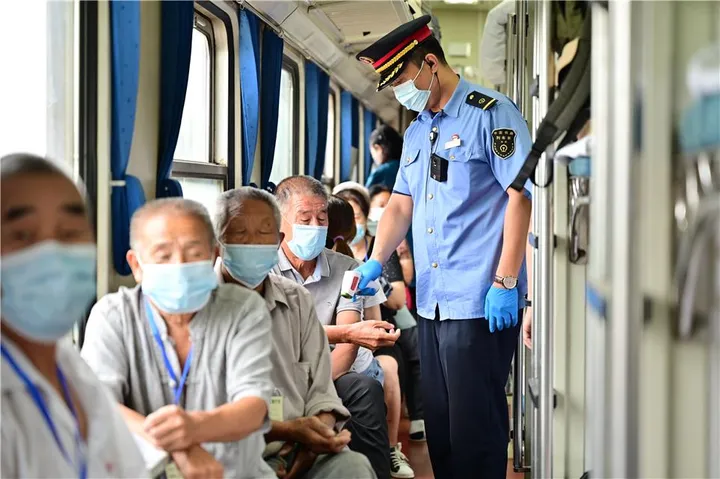 郑州铁路发出今年首趟跨局跨省旅游专列-途经郑州铁路恢复情况