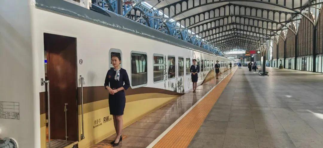 全列软卧!全新豪华专列!“林都号”旅游列车将于7月18日试运行,附最强实用攻略-全列软卧,还有大床家庭房!这趟火车开始售票