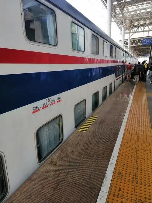 环游北疆旅游专列7月29首发,双层四人包厢9日游,每人仅4380元