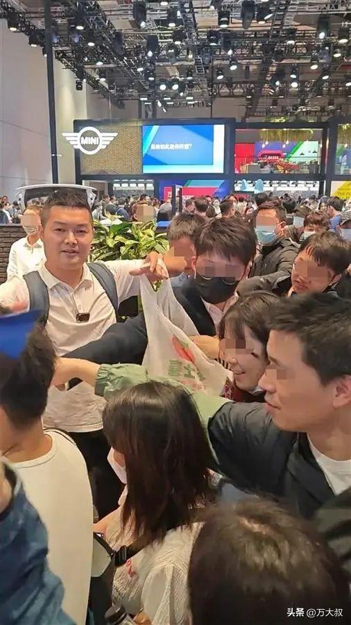 一根冰激凌损失160多亿,MINI的迷之操作,宝马半个董事会白来了(宝马mini系列 蓝色多少钱)