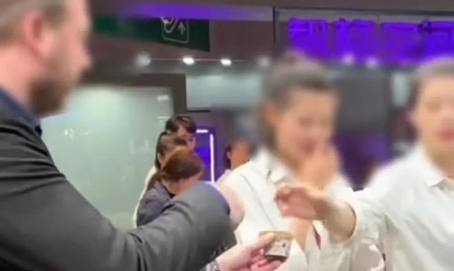 宝马半个董事会败给了一个冰淇淋(宝马原董事长)