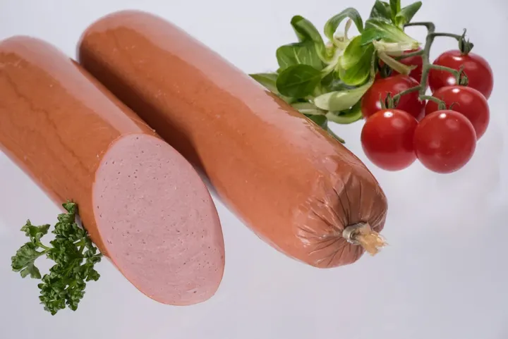 街边3元一根的烤肠,为什么外面会有一层皮(街边3元一根的烤肠,为什么外面会有一层皮呢)