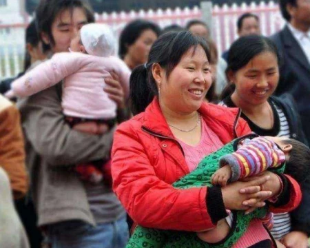 农民工每天3、4百,月薪收入过万,一年数十万为什么不够花?-农民工一天挣多少钱