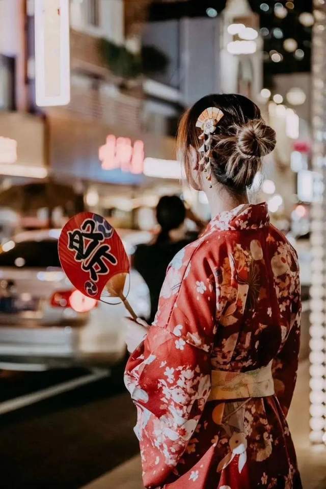 女子淮海路穿和服拍照被带走,引发争议后,为伤害民族情感道歉(苏州淮海路和服)