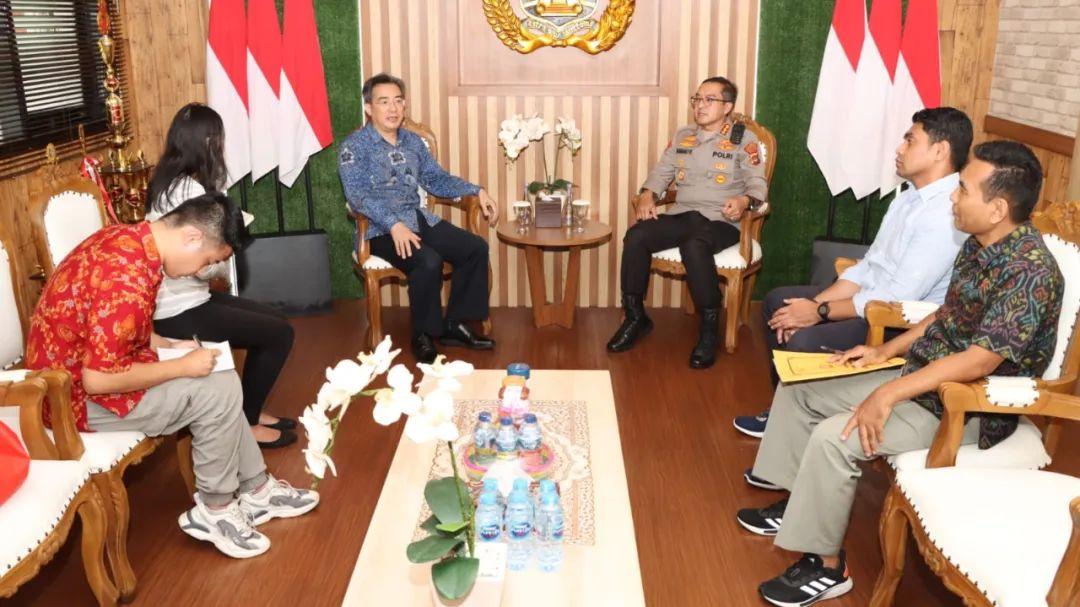 巴厘岛两名中国游客身亡!中国总领事会见警方(巴厘岛度假酒店)