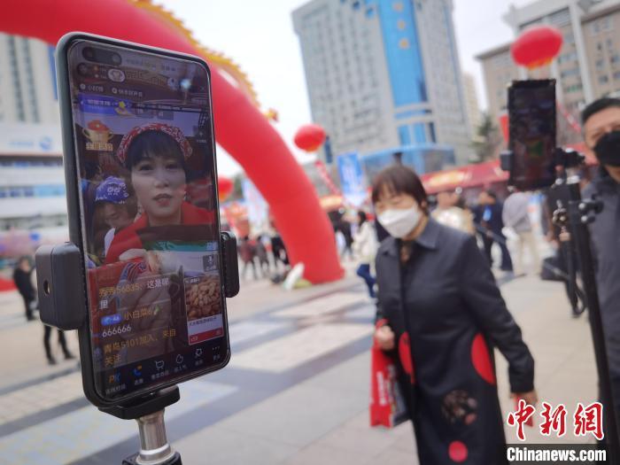 甘肃“村花”直播团的故事-甘肃网红村