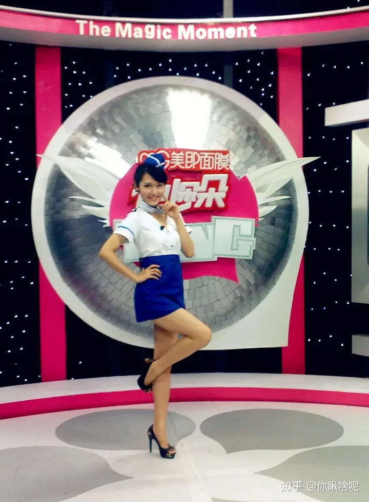 央视“财经小姐”龙洋:32岁仍单身未婚,热爱家乡湖南郴州(央视龙洋个人资料简介)