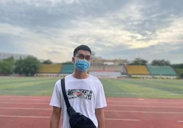 2022年,“高考钉子户”唐尚珺第14次参加高考,35岁的他图什么?-唐尚珺第一次高考成绩