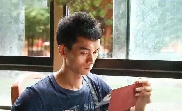 2022年,“高考钉子户”唐尚珺第14次参加高考,35岁的他图什么?-唐尚珺第一次高考成绩