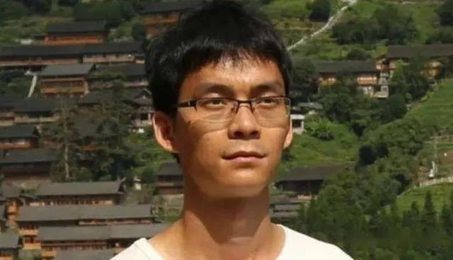 2022年,“高考钉子户”唐尚珺第14次参加高考,35岁的他图什么?-唐尚珺第一次高考成绩