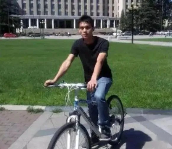 2022年,“高考钉子户”唐尚珺第14次参加高考,35岁的他图什么?-唐尚珺第一次高考成绩