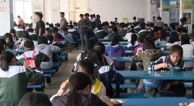 2022年,“高考钉子户”唐尚珺第14次参加高考,35岁的他图什么?-唐尚珺第一次高考成绩