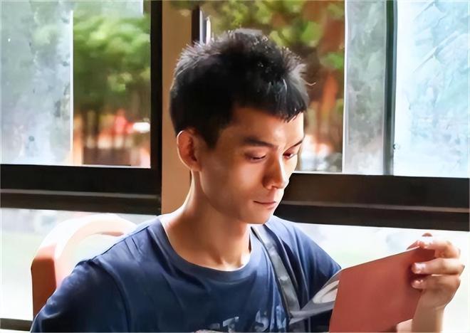 "高考钉子户"唐尚珺!复读14年只为上清华,35岁的他成功上岸?-唐尚珺的高考成绩怎么样