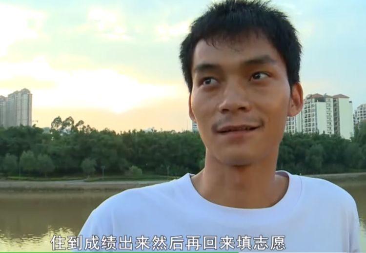 "高考钉子户"唐尚珺!复读14年只为上清华,35岁的他成功上岸?-唐尚珺的高考成绩怎么样