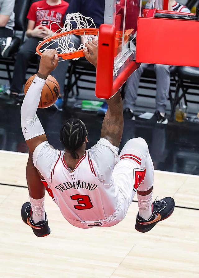 篮球——NBA常规赛:公牛胜马刺-nba公牛队球员名单