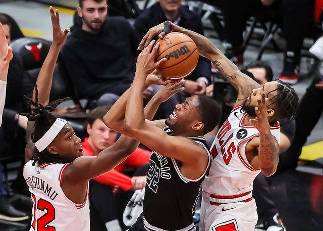 篮球——NBA常规赛:公牛胜马刺-nba公牛队球员名单