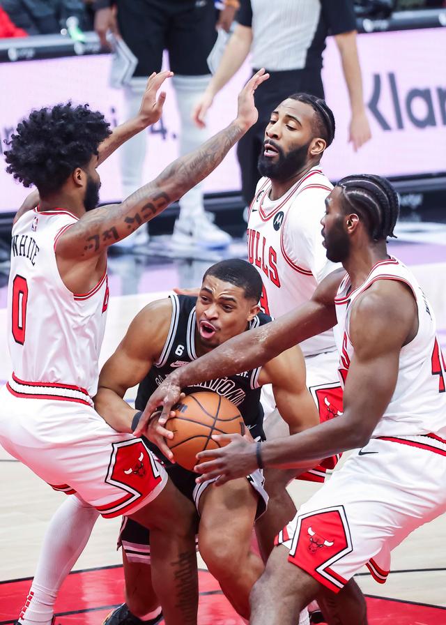 篮球——NBA常规赛:公牛胜马刺-nba公牛队球员名单