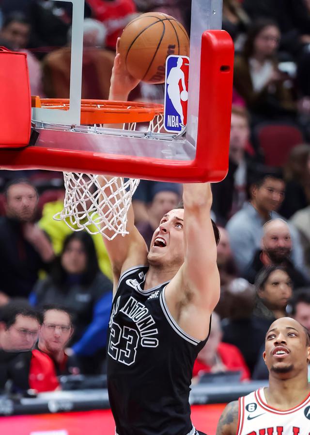 篮球——NBA常规赛:公牛胜马刺-nba公牛队球员名单