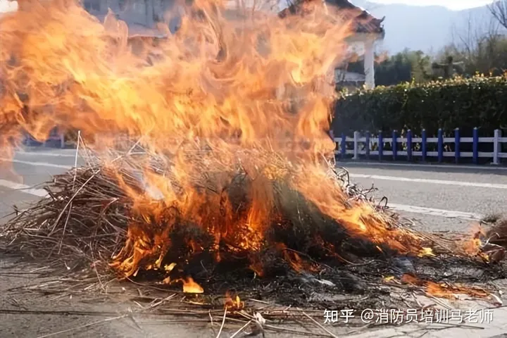 小小烟头莫乱扔,又一个因为烟头引发的悲剧,触目惊心-因小失大,一个小小烟头,毁了一个家