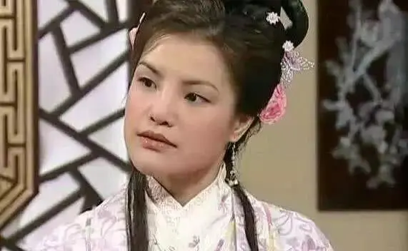 知名女艺人当街遭暴徒殴打!缝了11针!她的回应是...-明星被打要害