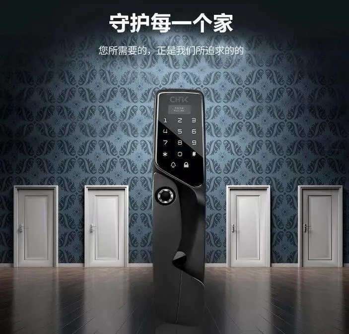 知名女艺人当街遭暴徒殴打!缝了11针!她的回应是...-明星被打要害