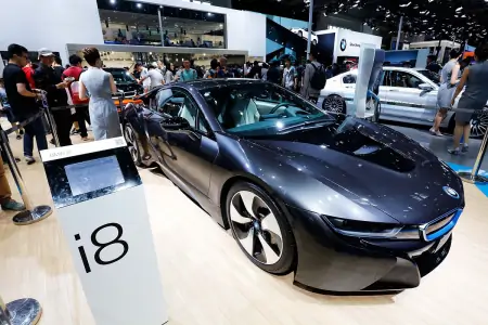 宝马mini取消活动,但排队领钥匙扣的人依旧络绎不绝!(宝马mini熄火后钥匙拔不出来怎么办)